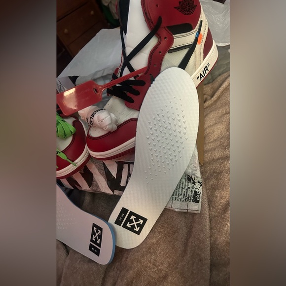 Air Jordan Retro 1 Off White Chicago’s originally purchased off StockX - Picture 3 of 4